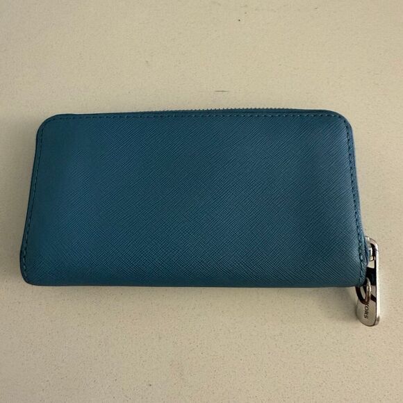 Michael Kors Full Zip Wallet - Picture 2 of 4